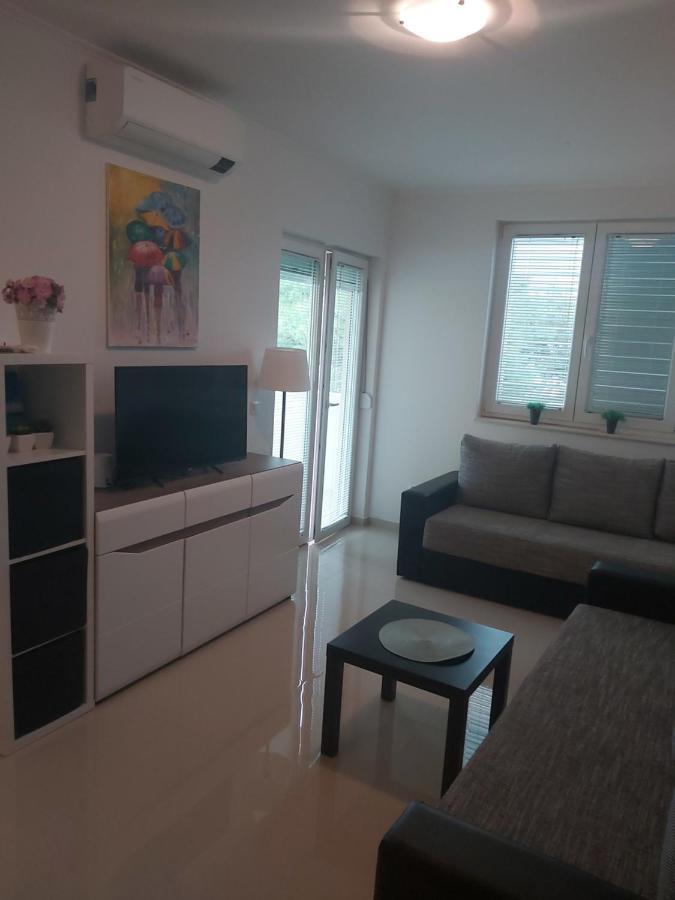 Apartment Adrijana โนวาลยา ภายนอก รูปภาพ